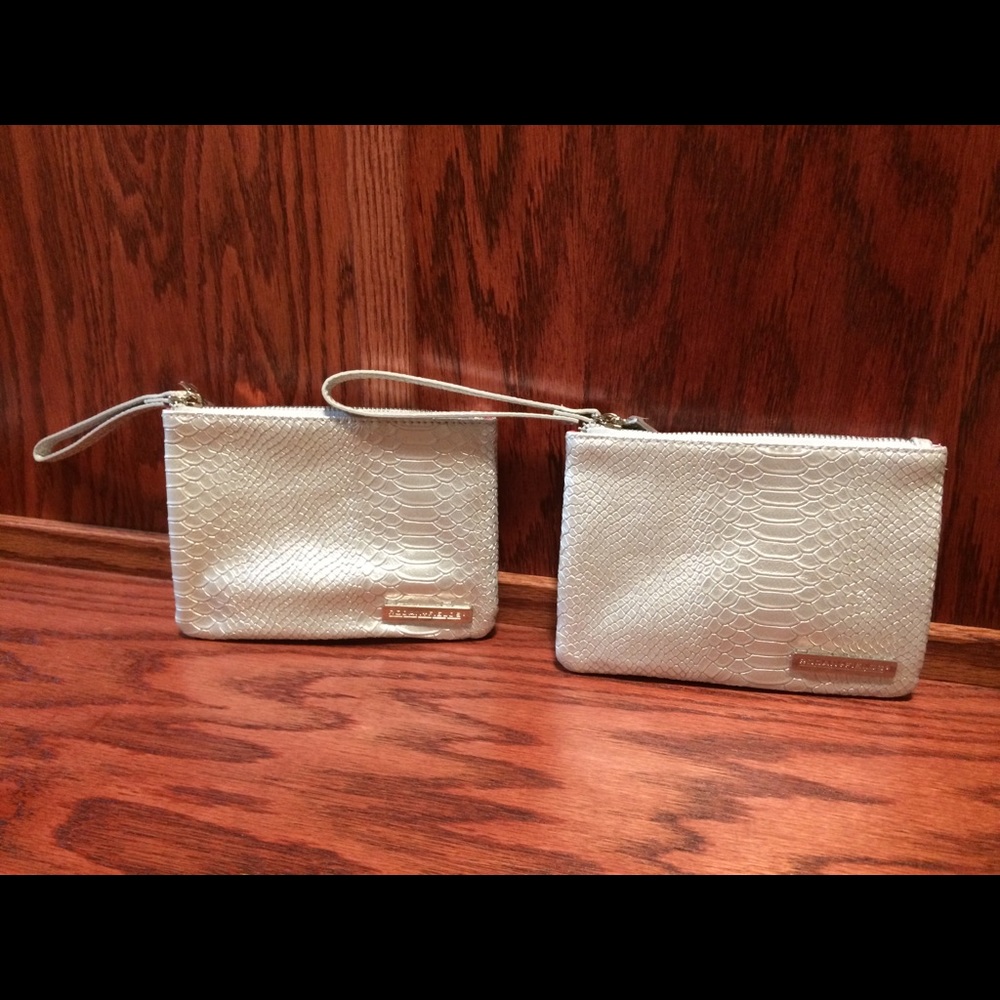 Rodan and Fields Wristlets- 1 available